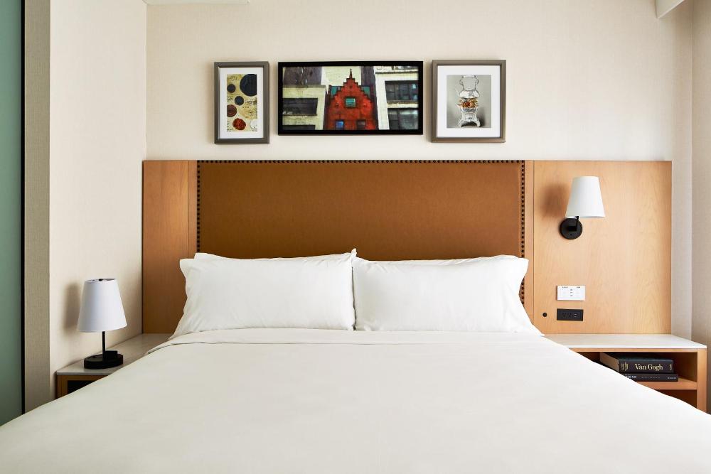 King Room with Roll-In Shower - Disability Access interior